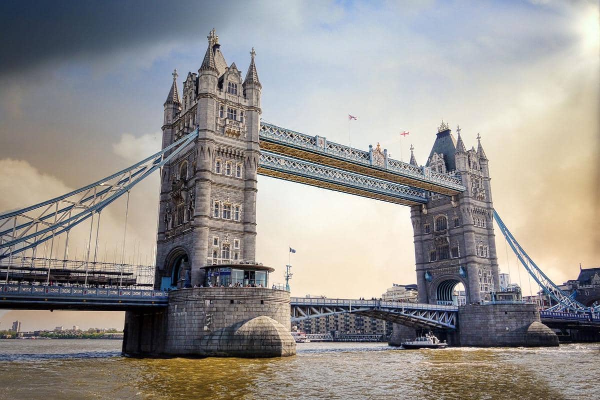 7 Fakta Tower Bridge, Jembatan Bergaya Gotik Victoria di London