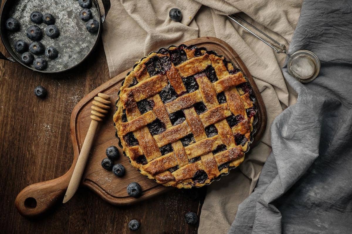 ilustrasi saskatoon berry pie