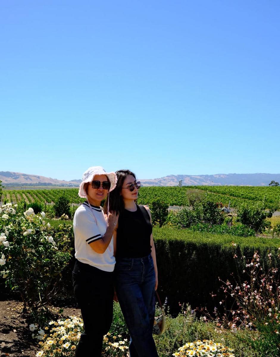 Natasha Wilona jalan-jalan di kebun anggur Napa Valley