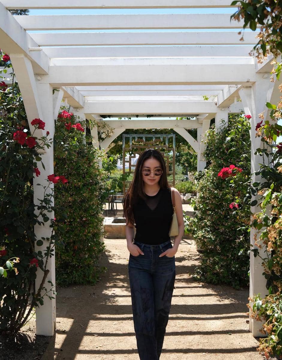 Natasha Wilona jalan-jalan di kebun anggur Napa Valley
