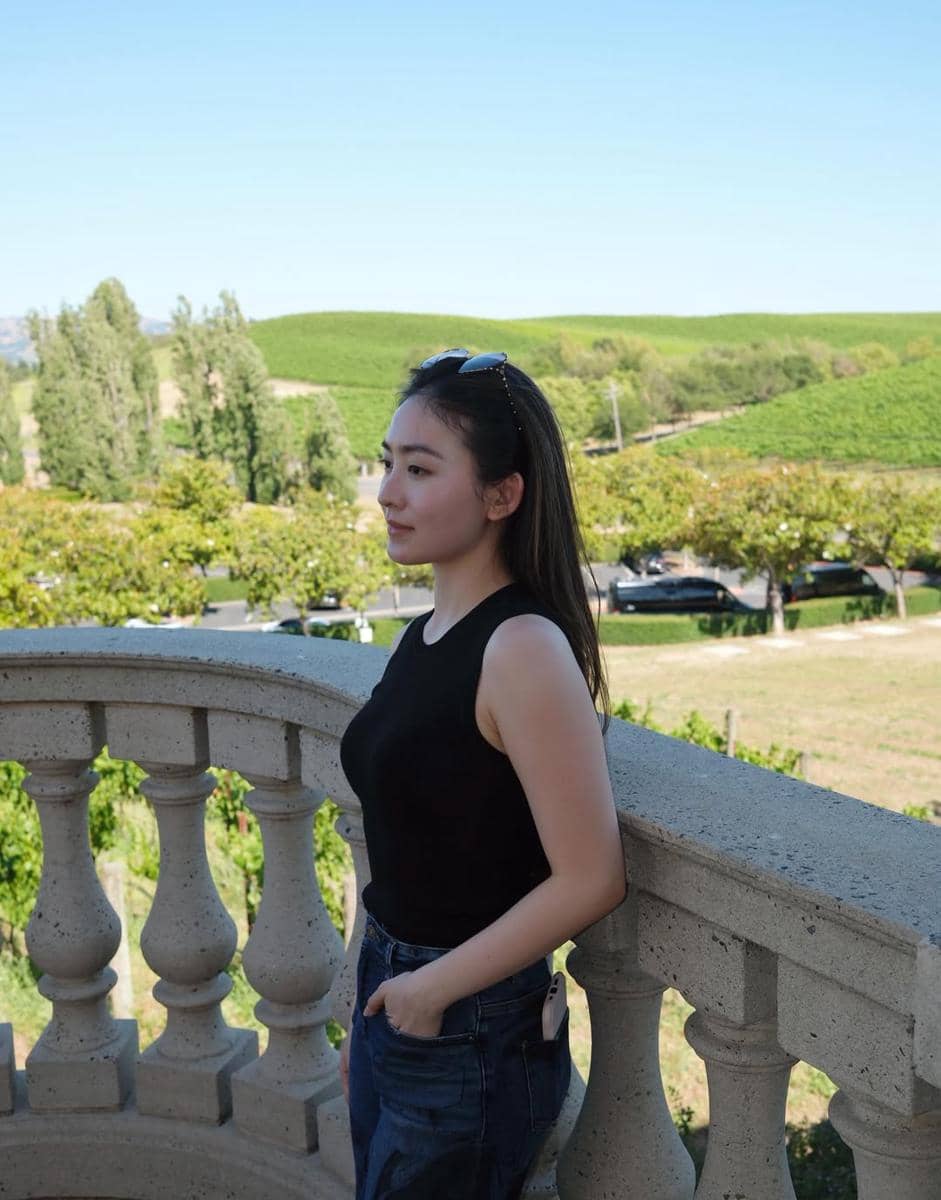 Natasha Wilona jalan-jalan di kebun anggur Napa Valley