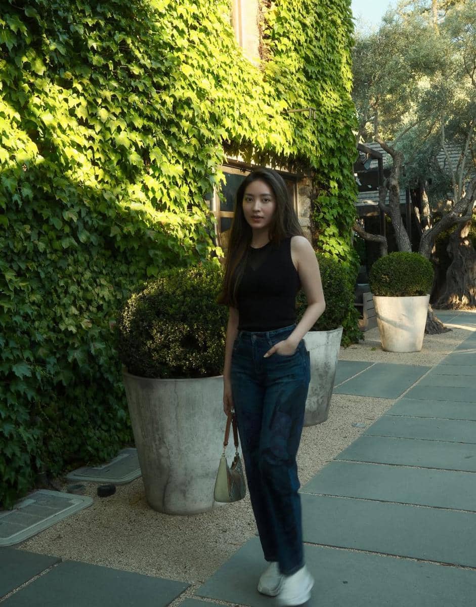 Natasha Wilona jalan-jalan di kebun anggur Napa Valley