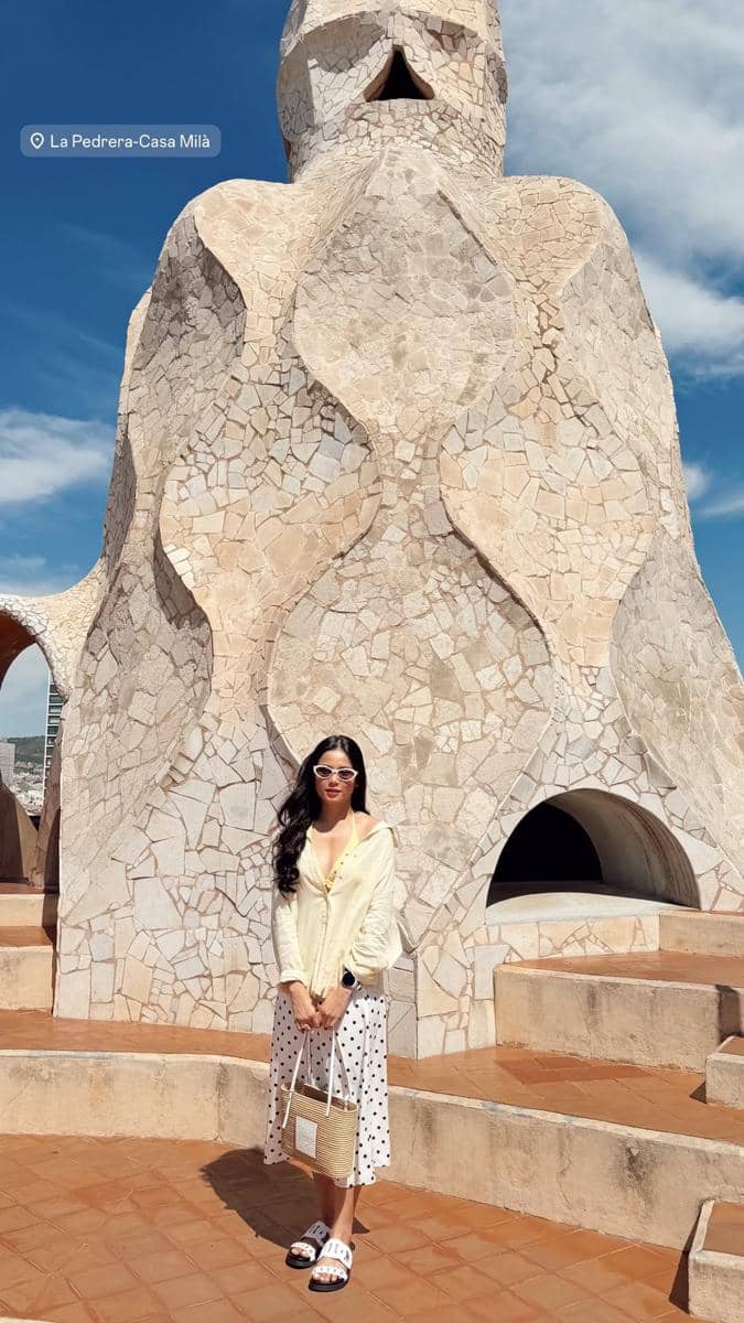 Yunita Siregar dan suami liburan di Barcelona