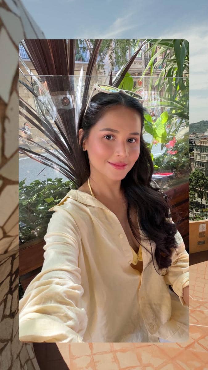 Yunita Siregar dan suami liburan di Barcelona