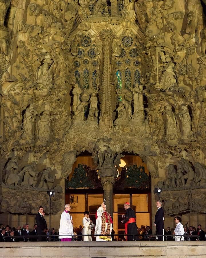 Paus Leo XIV memberkati Menara Yesus Kristus 