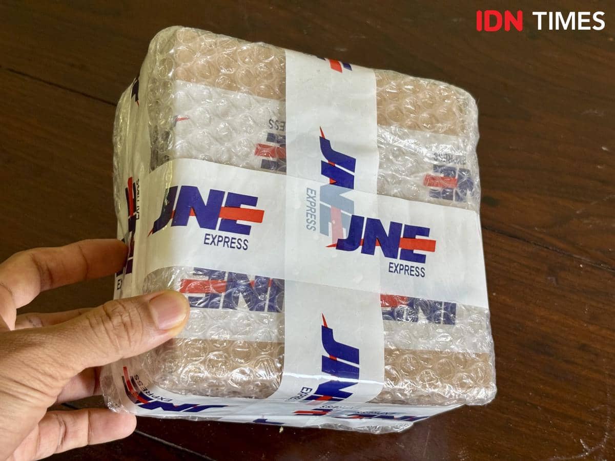 Segel Merah di Minggu Pagi: Cara JNE Mengantar Masa Depan UMKM Rumahan