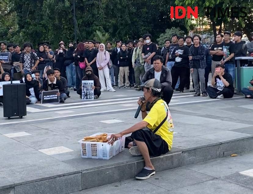 Aksi Tolak Kenaikan BBM - MBG di Surabaya, Pedagang Ikut Bersuara 