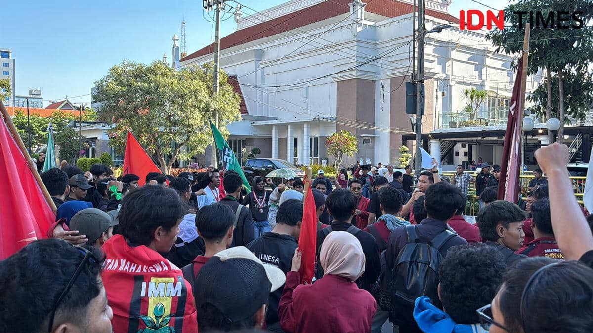 Mahasiswa Cipayung Plus Surabaya Demo Tolak Kenaikan BBM-MBG