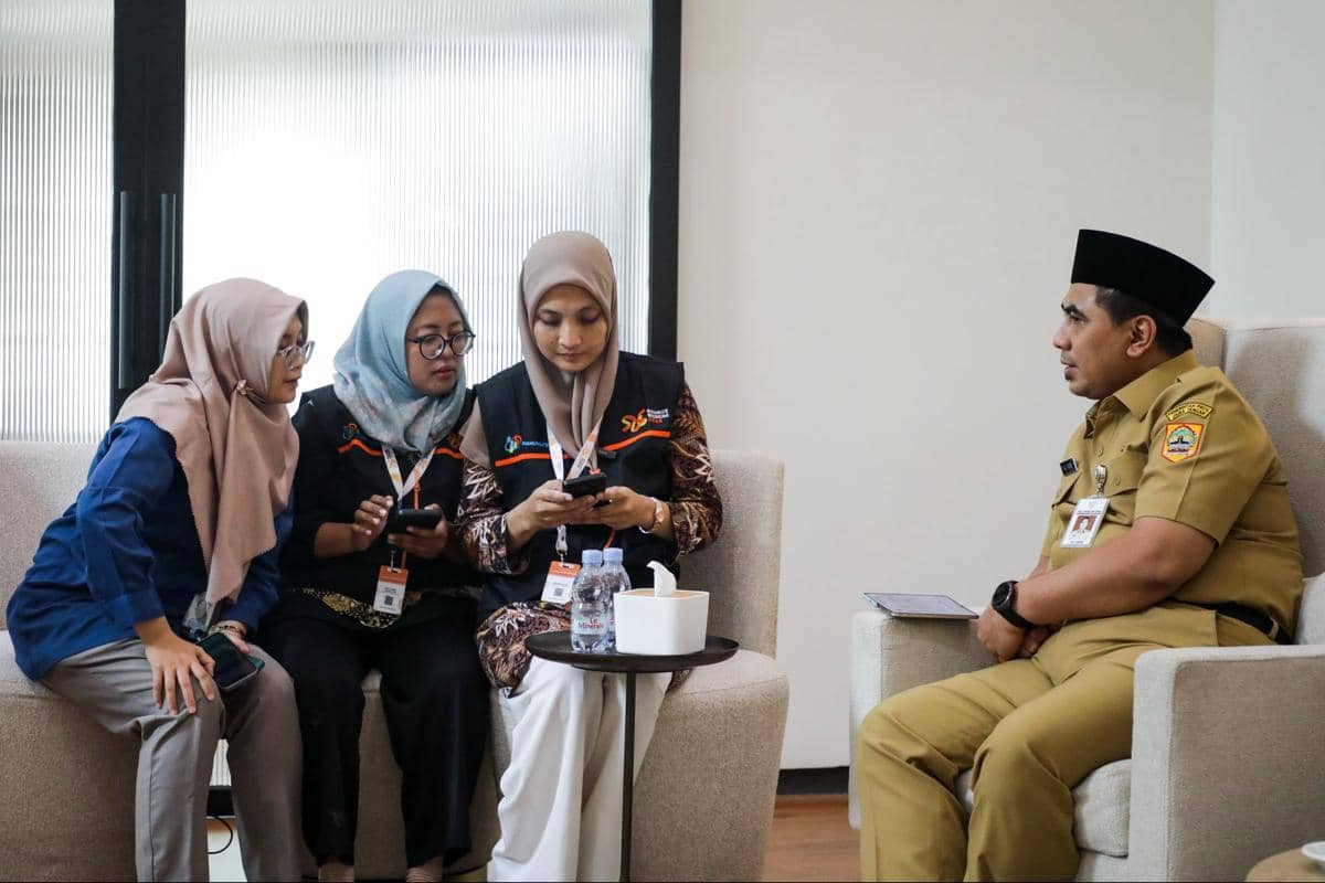 Hari Pertama Sensus Ekonomi: Petugas Datangi Rumah Gus Yasin