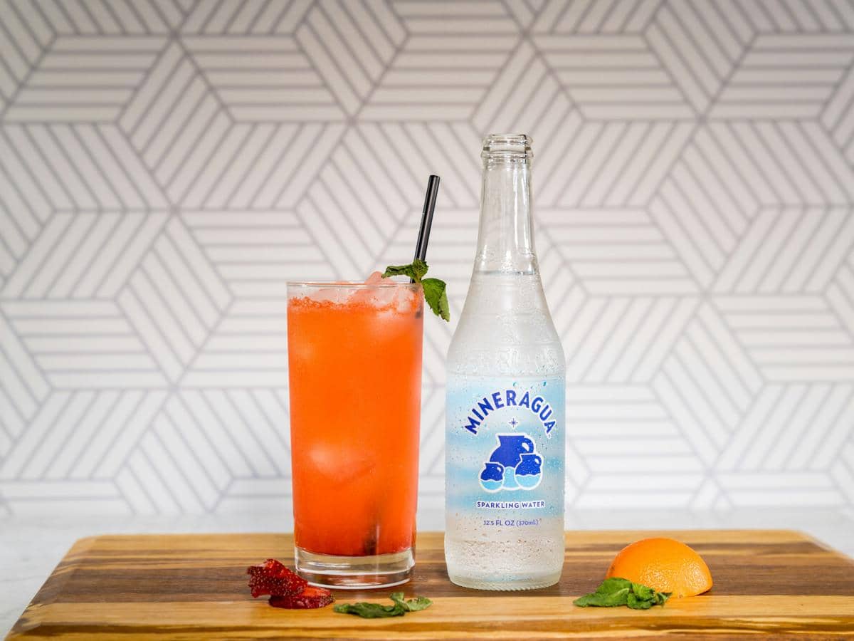 Potret stawberry sparkling lemonade 