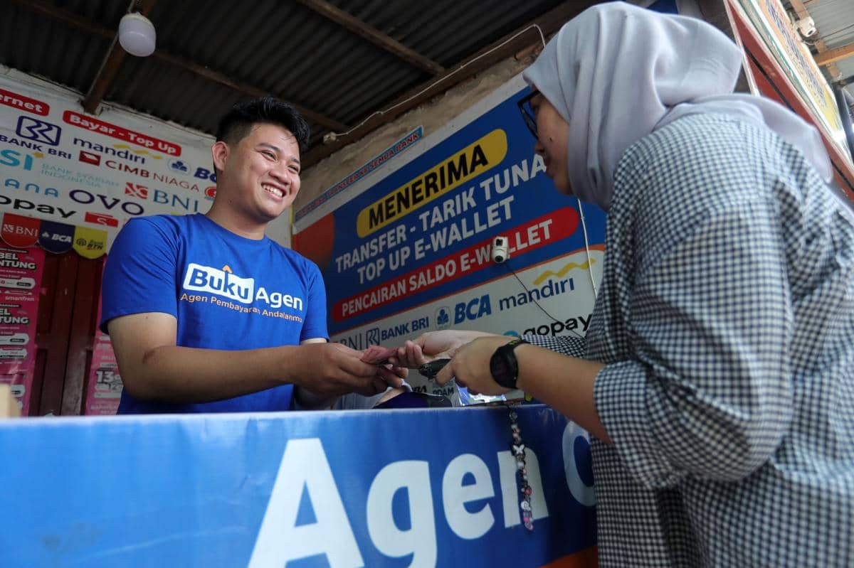 Cerita Arya, Dari Konter Pulsa Jadi Penyedia Transaksi Perbankan Mini
