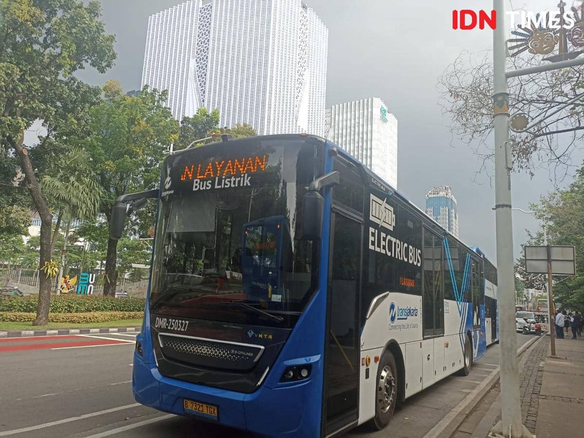 Sejumlah Rute Transjakarta Dialihkan Imbas Demo di Gedung DPR/MPR
