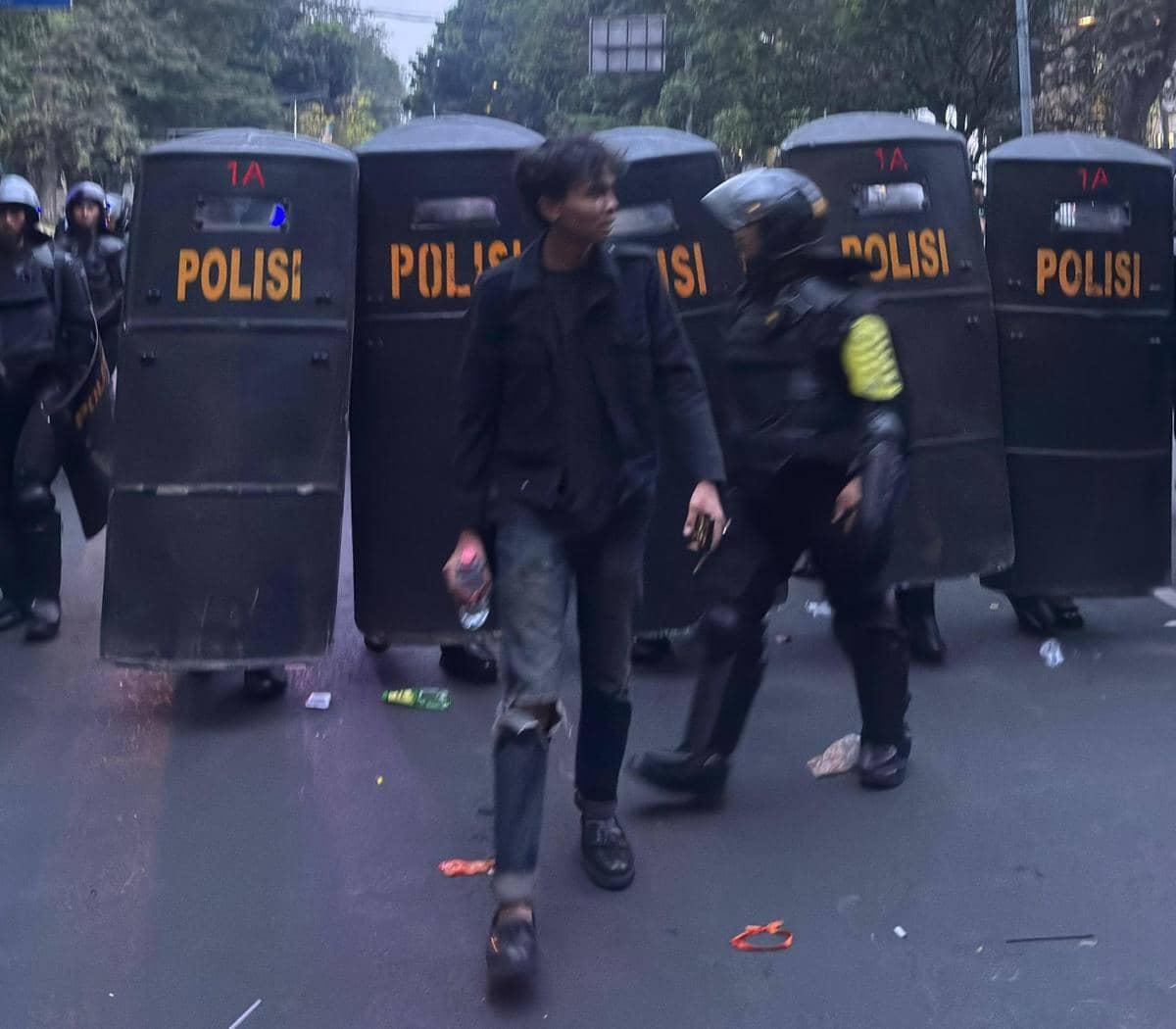 Demo Mahasiswa di Bandung Diwarnai Lemparan Petasan