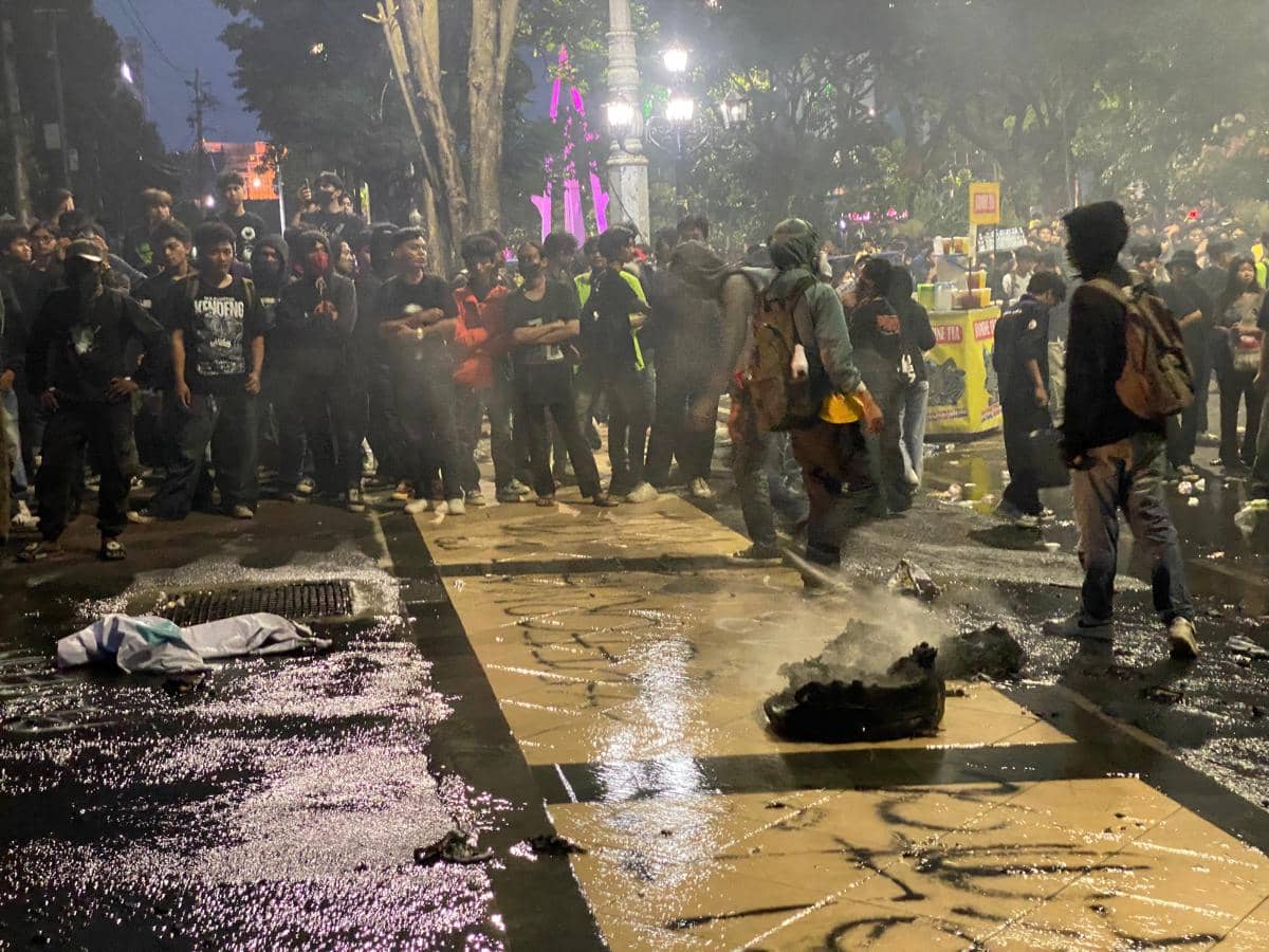 Aliansi BEM Semarang Demo di Gubernuran Jateng, Ini 5 Tuntutannya