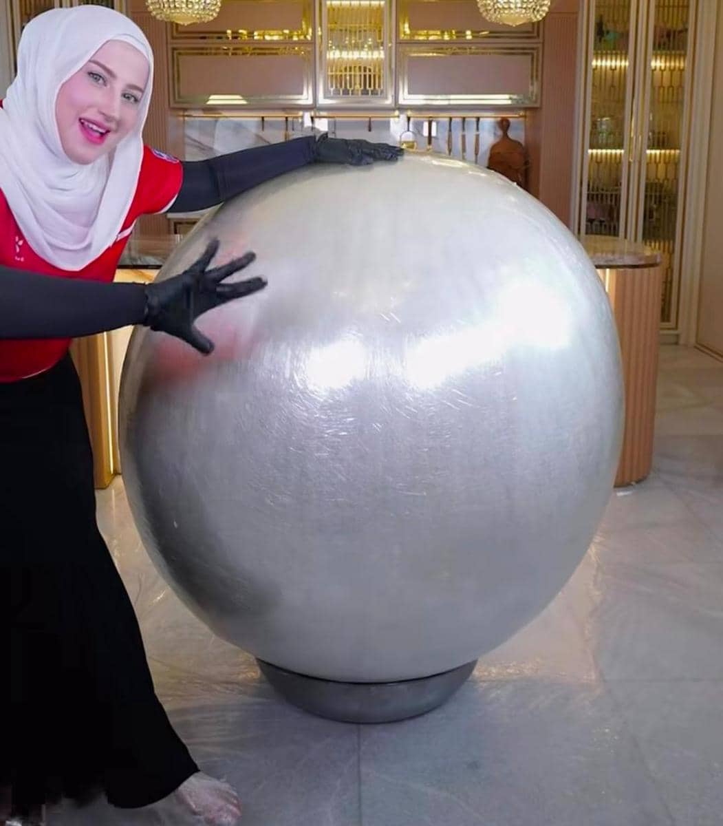 potret Tasyi Athasyia Buat World Cup Chocolate Ball Megalodon