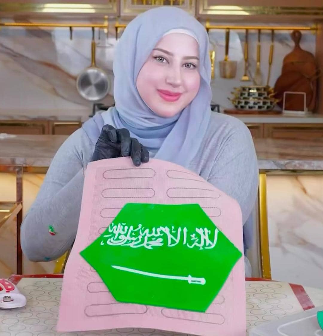 potret Tasyi Athasyia Buat World Cup Chocolate Ball Megalodon