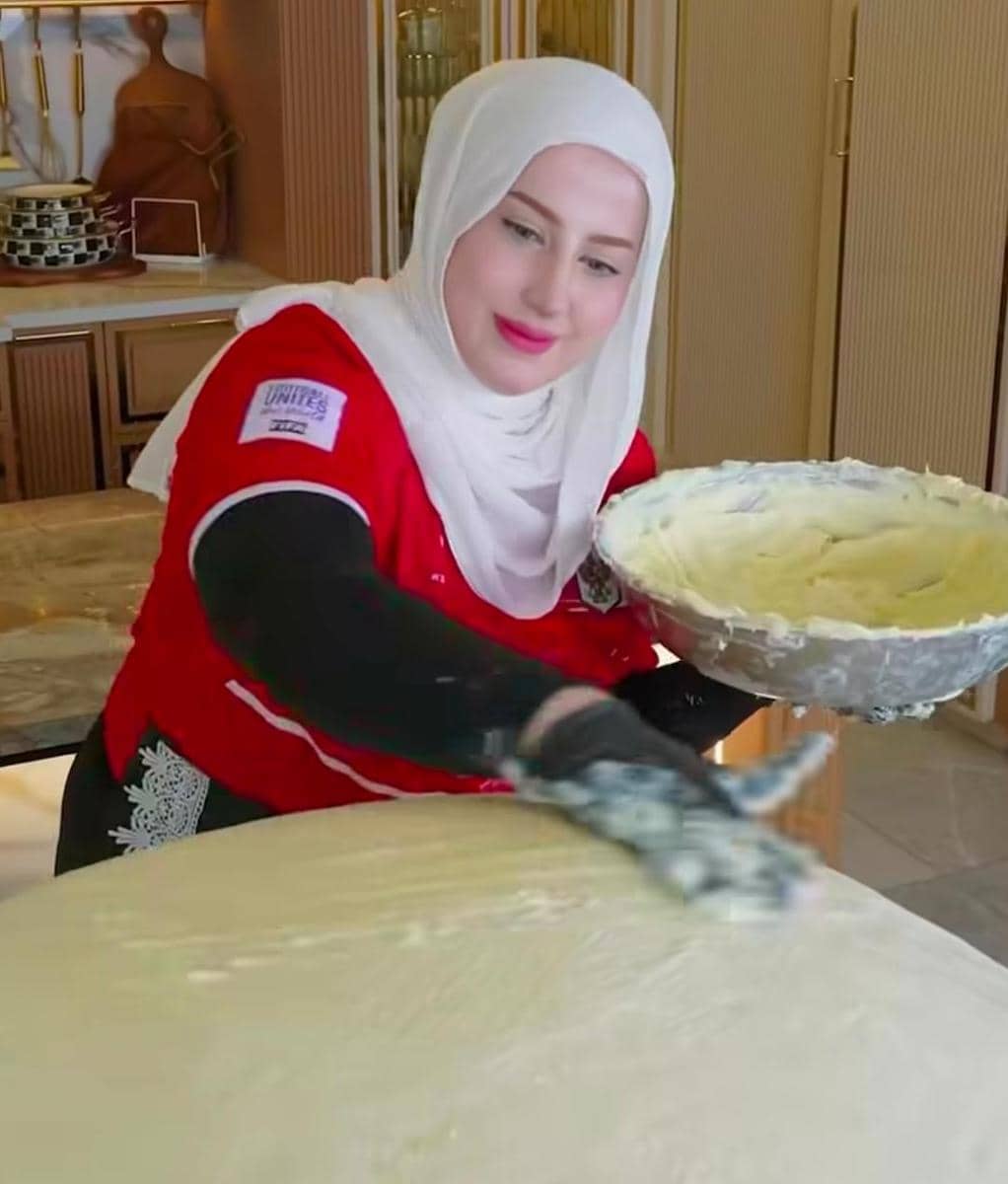potret Tasyi Athasyia Buat World Cup Chocolate Ball Megalodon
