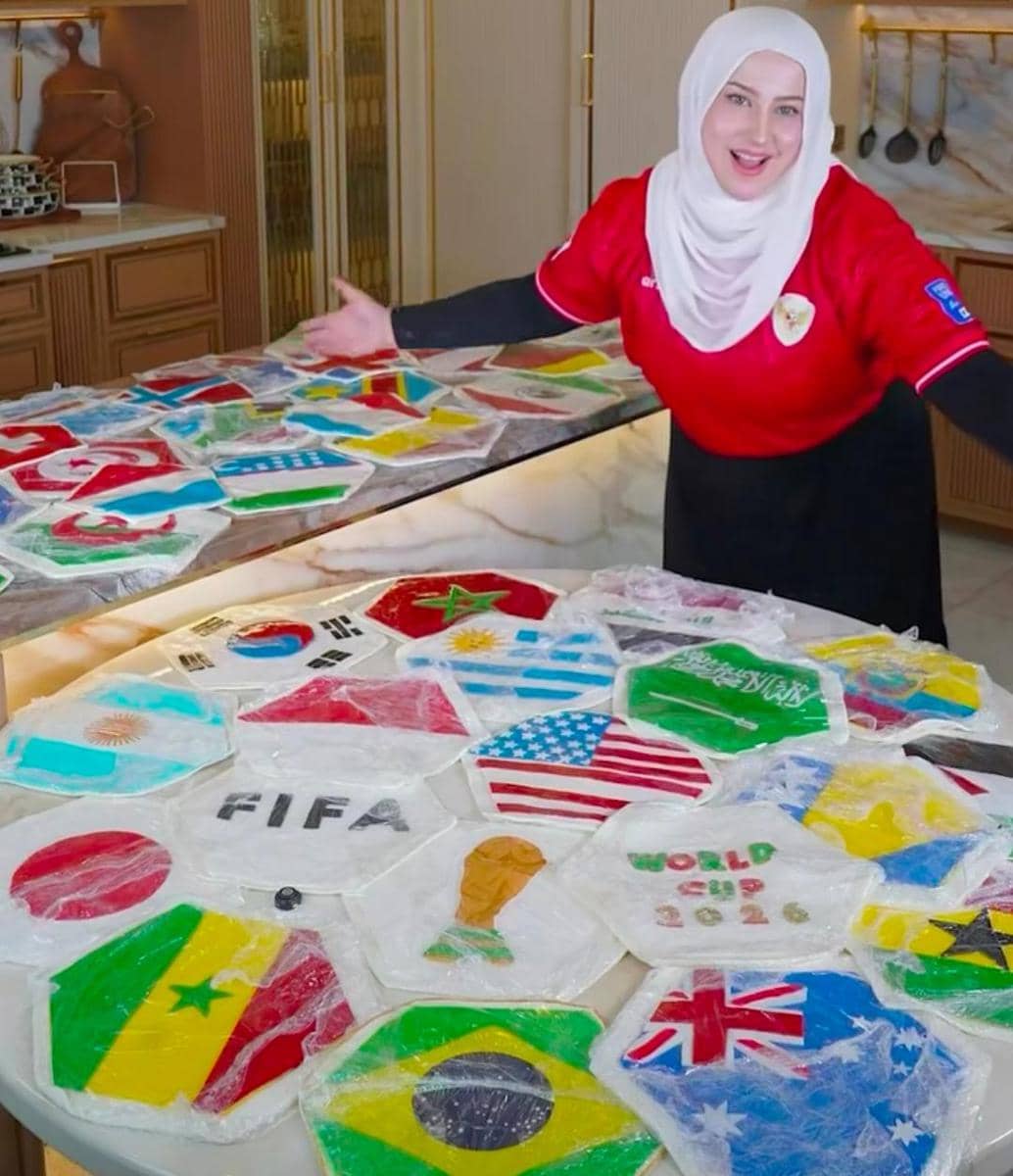 potret Tasyi Athasyia Buat World Cup Chocolate Ball Megalodon