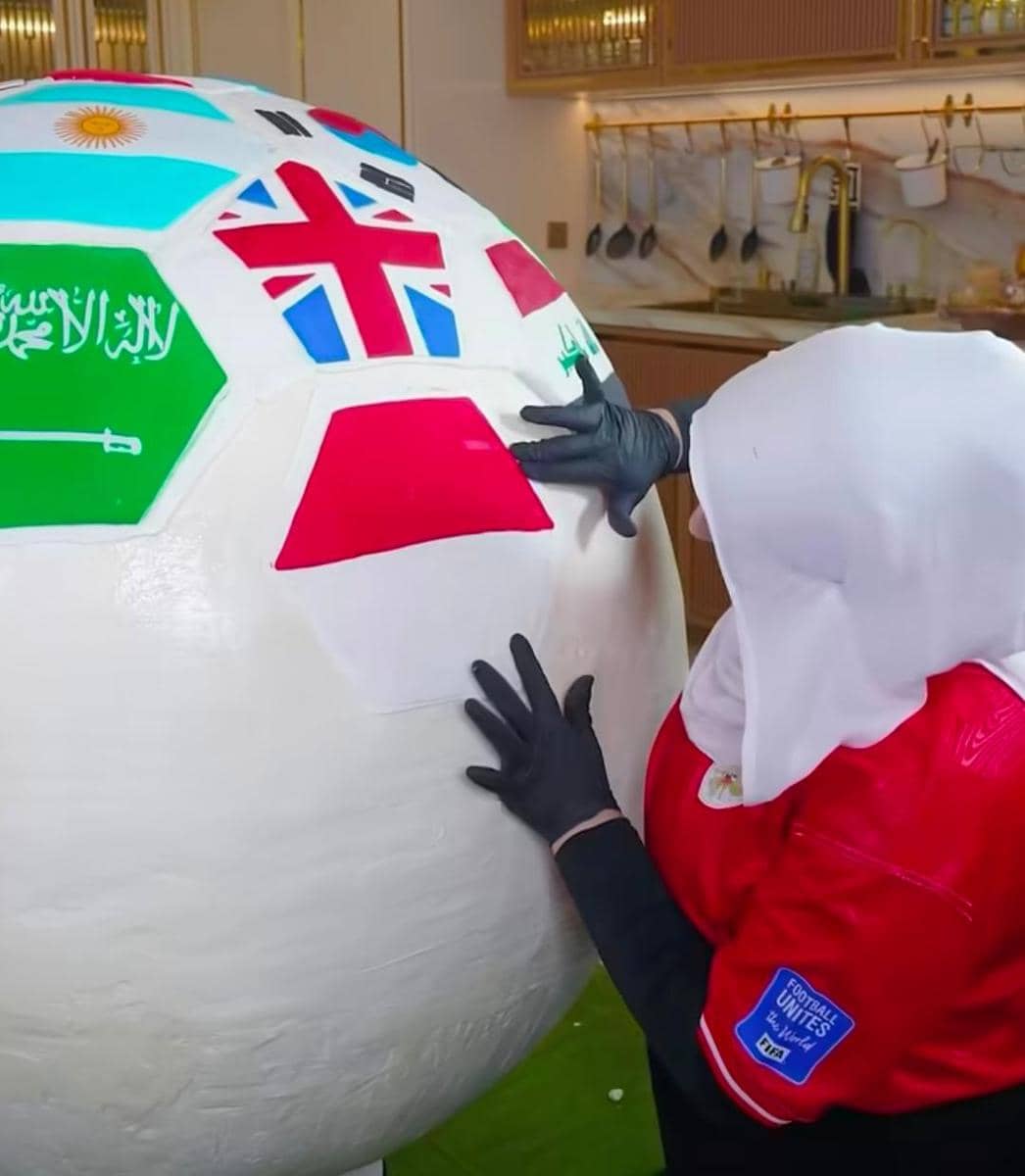potret Tasyi Athasyia Buat World Cup Chocolate Ball Megalodon