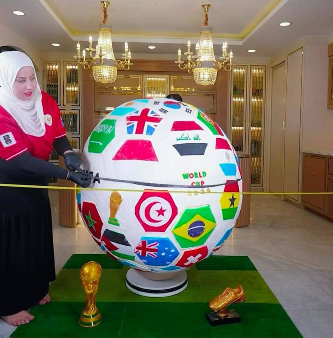 potret Tasyi Athasyia Buat World Cup Chocolate Ball Megalodon