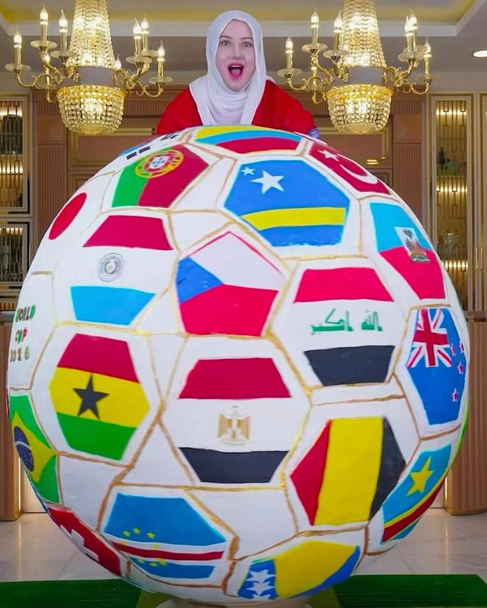 potret Tasyi Athasyia Buat World Cup Chocolate Ball Megalodon
