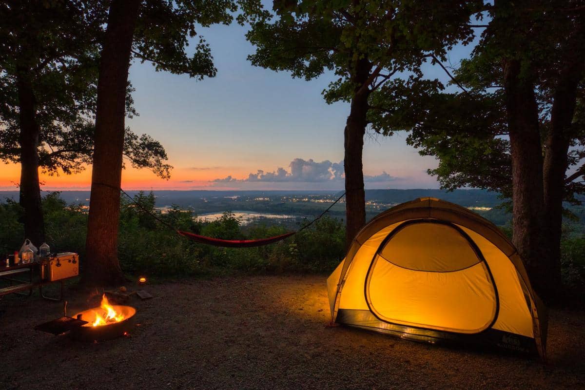 ilustrasi camping