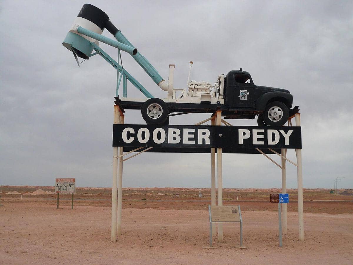 potret papan nama Coober Pedy