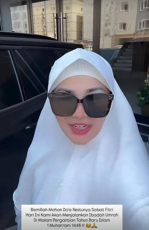 Fitri Carlina Ibadah Umrah 1 Muharram (instagram.com/fitricarlina)