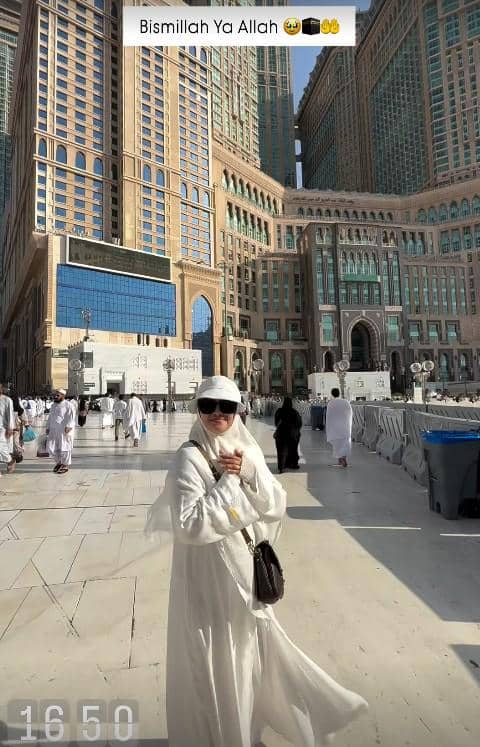 Fitri Carlina Ibadah Umrah 1 Muharram (instagram.com/fitricarlina)