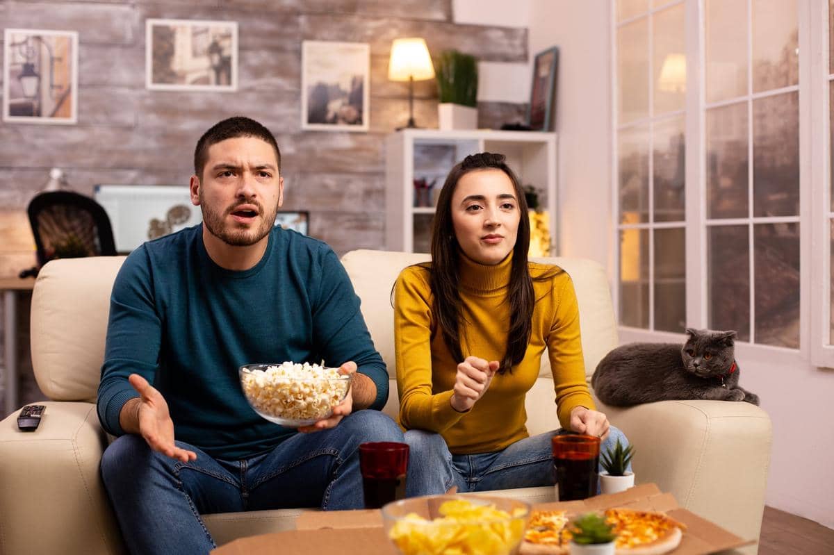 ilustrasi orang nonton