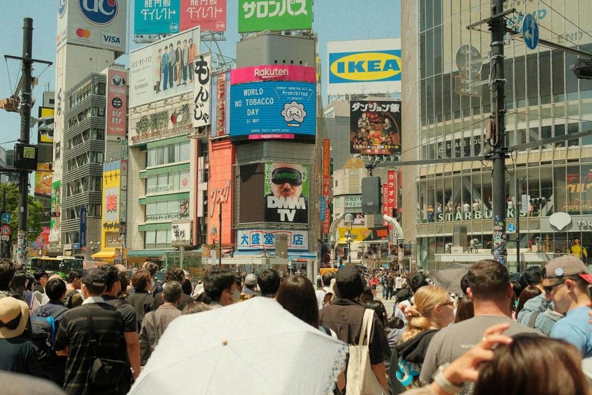 ilustrasi crowd, perkotaan, pejalan kaki, Shibuya, Tokyo, Japan