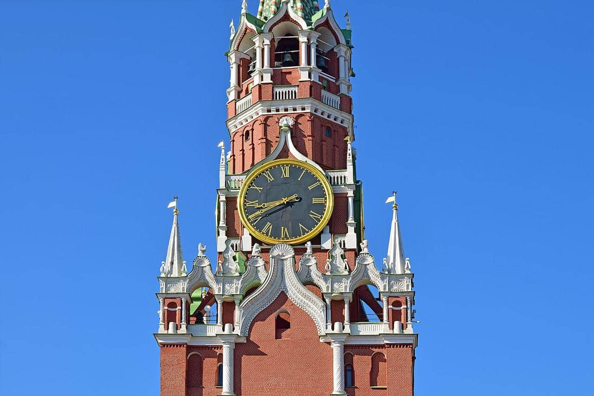 Jam di Menara Spasskaya.