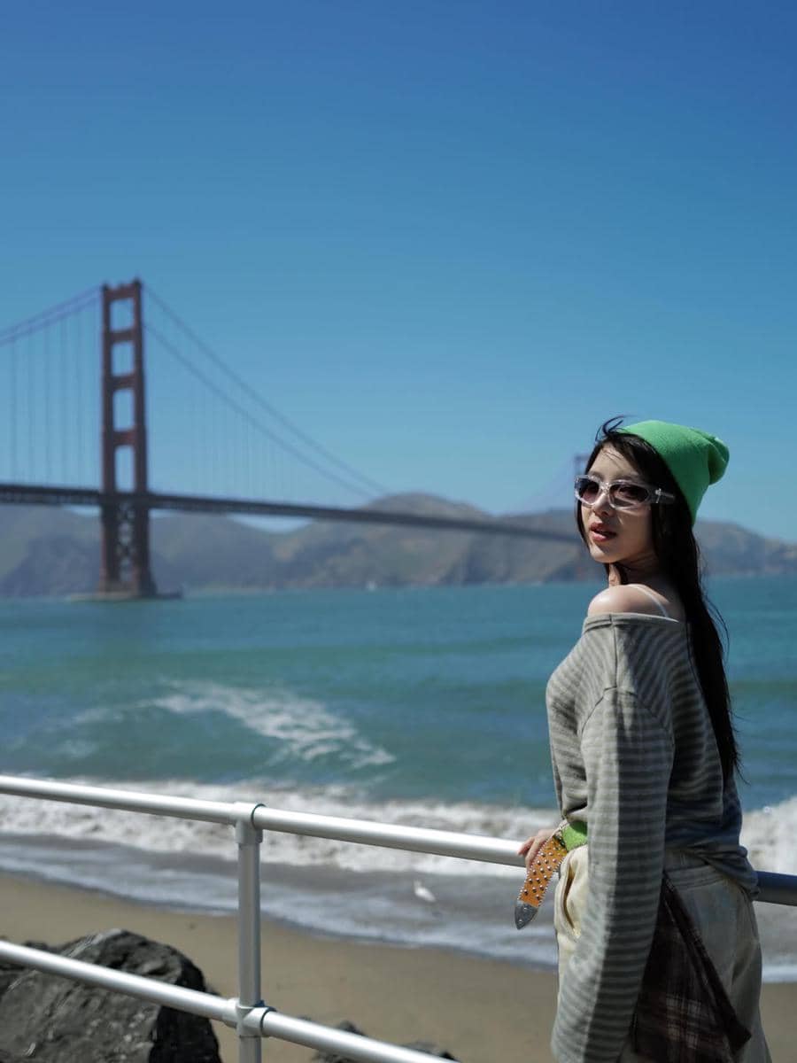 Tiara Andini jalan-jalan di Pier 39 San Fransisco