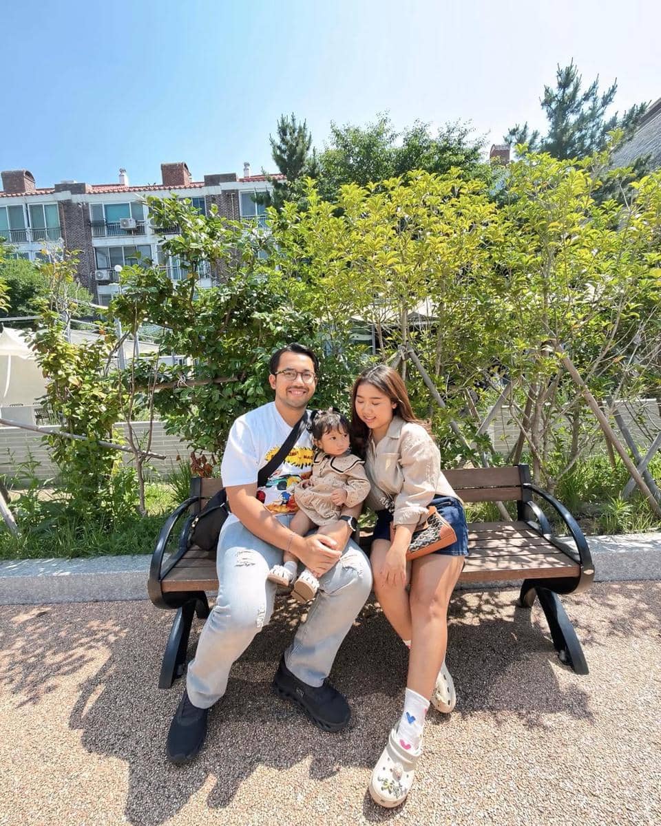 Kiky Saputri liburan di Busan bersama suami dan buah hati