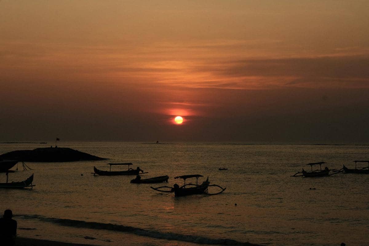 5 Fakta Menarik Jalan Kartika Plaza, Ikon Wisata di Kuta