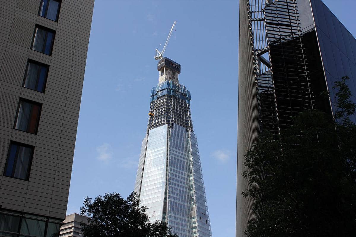The Shard pada awal tahun 2011 saat masih dalam tahap pembangunan.