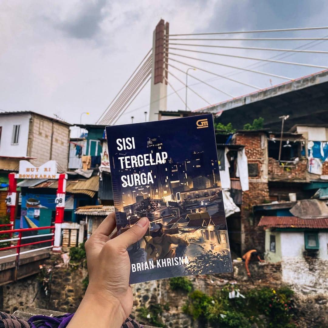 Buku Sisi Tergelap Surga Karya Brian Khrisna