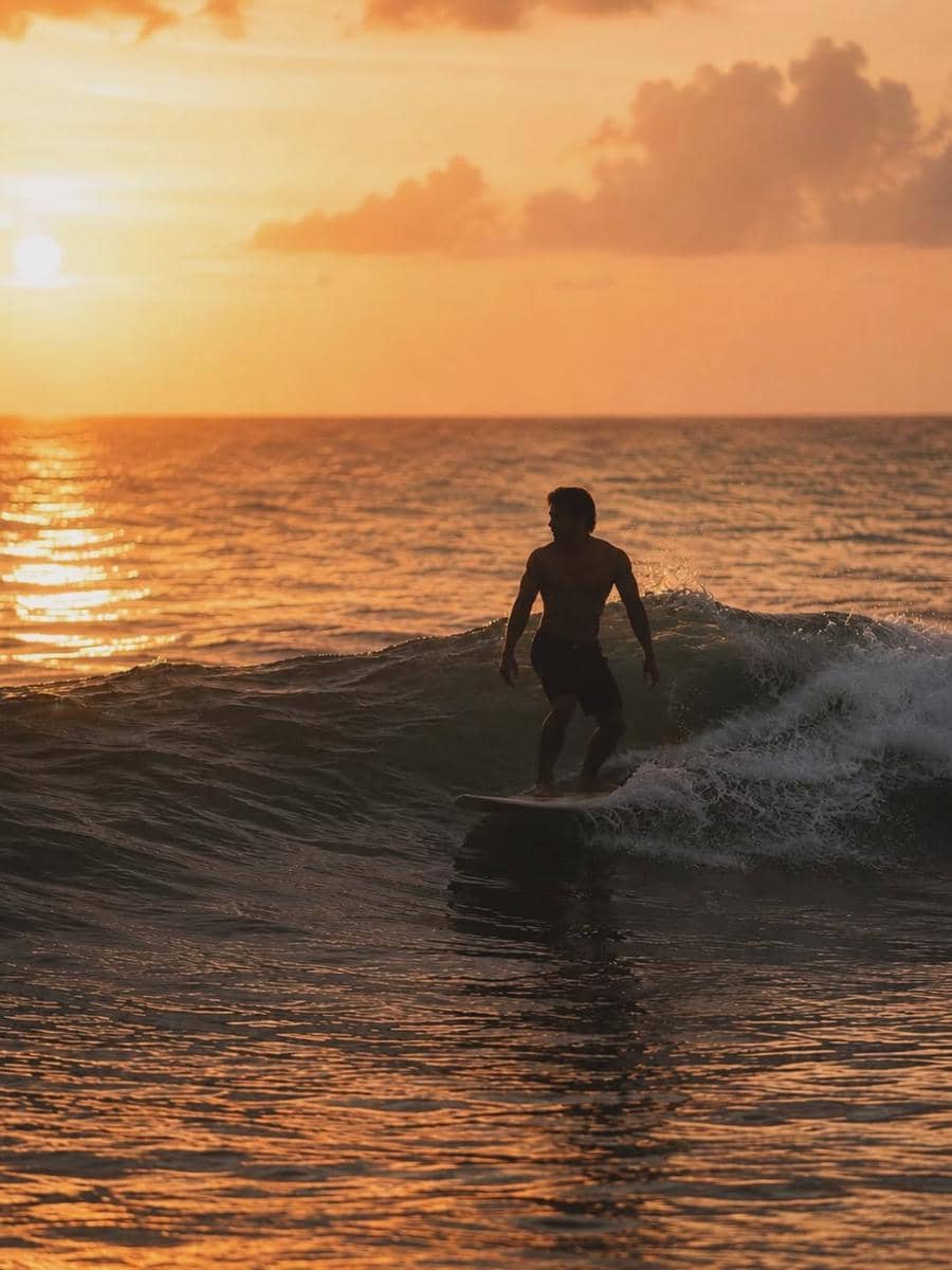 main surfing di pantai (instagram.com/discoverykartikaplaza)