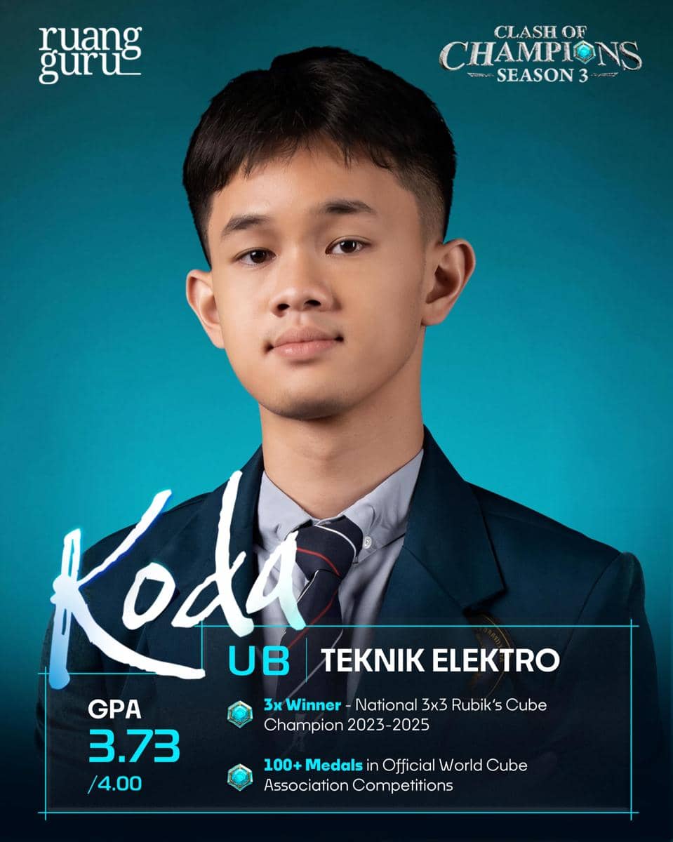  peserta Clash of Champions Season 3 bernama Koda mengenakan jas dan dasi dengan latar belakang biru, menampilkan prestasi akademik dan kompetisi Rubik.
