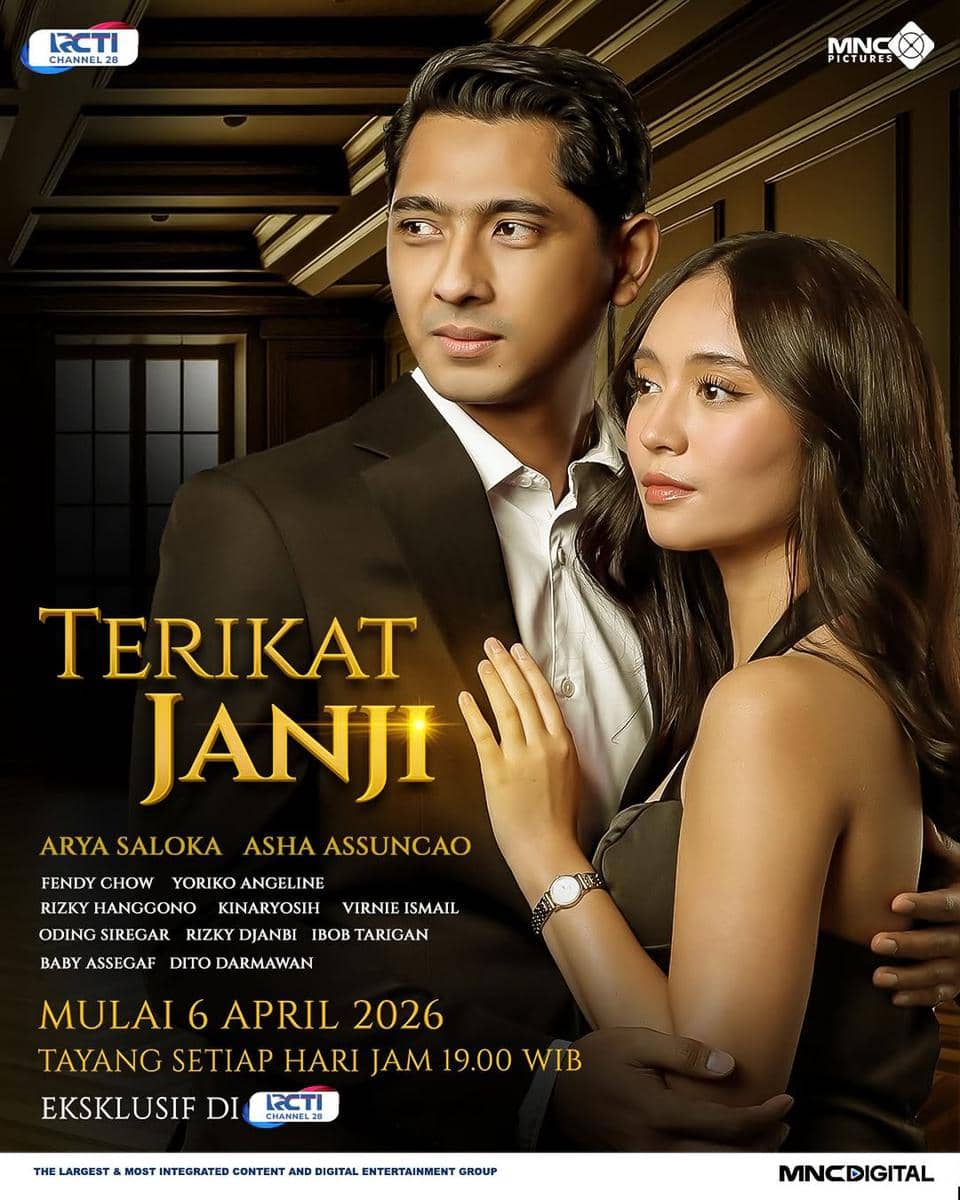 Poster sinetron Terikat Janji menampilkan sepasang pria dan wanita berpelukan dengan latar ruangan elegan dan nuansa hangat.