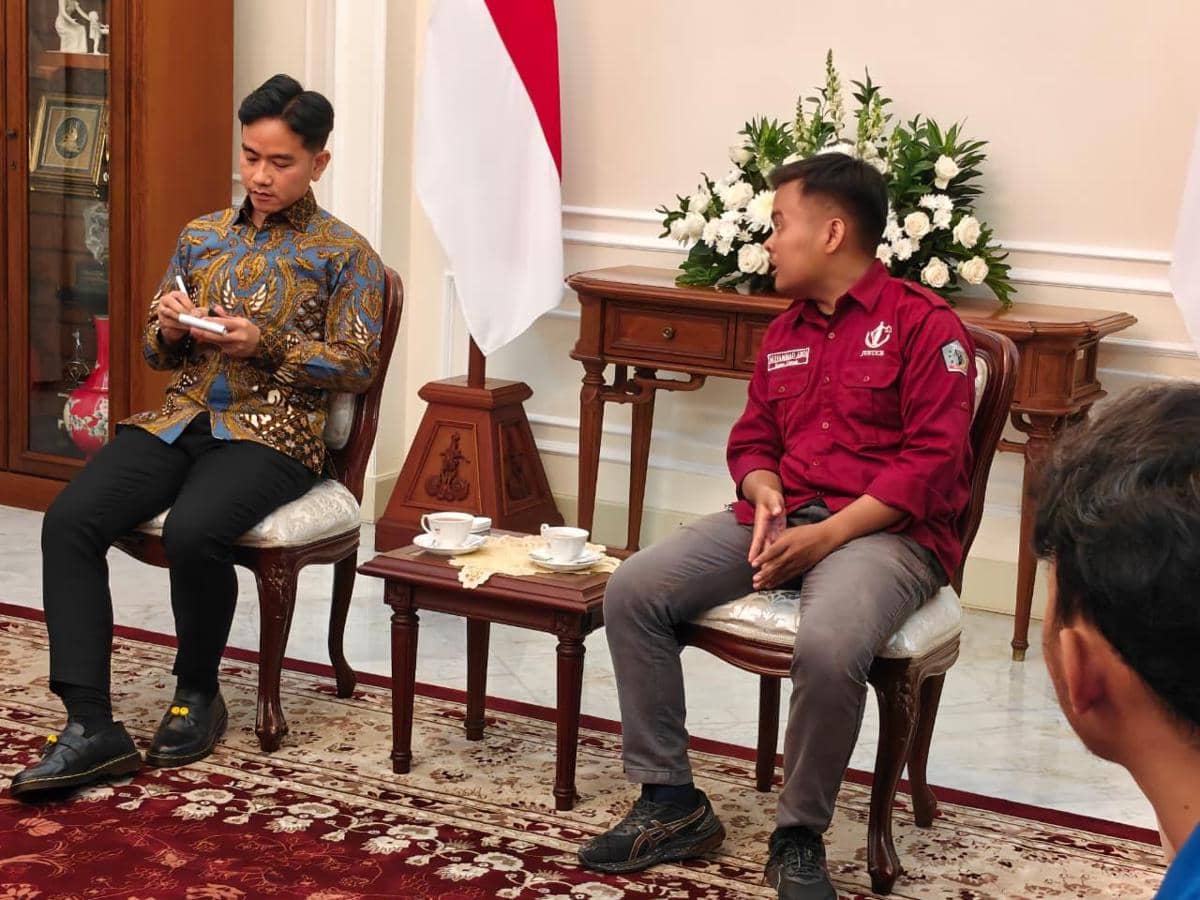 Temui Pendemo, Gibran: Saya Senang Mahasiswa Kritis!