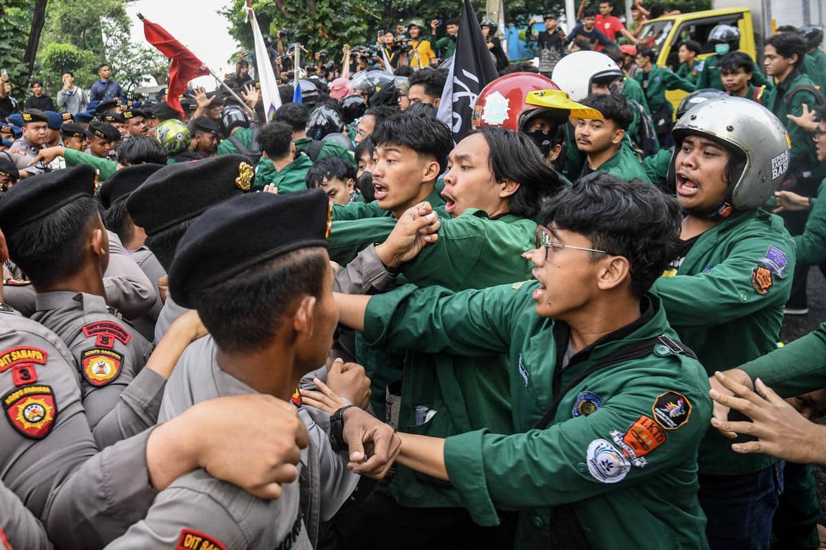 TOP 5: Mahasiswa Ultimatum Evaluasi MBG 5x24 Jam-BGN dan DPR Raker Tertutup