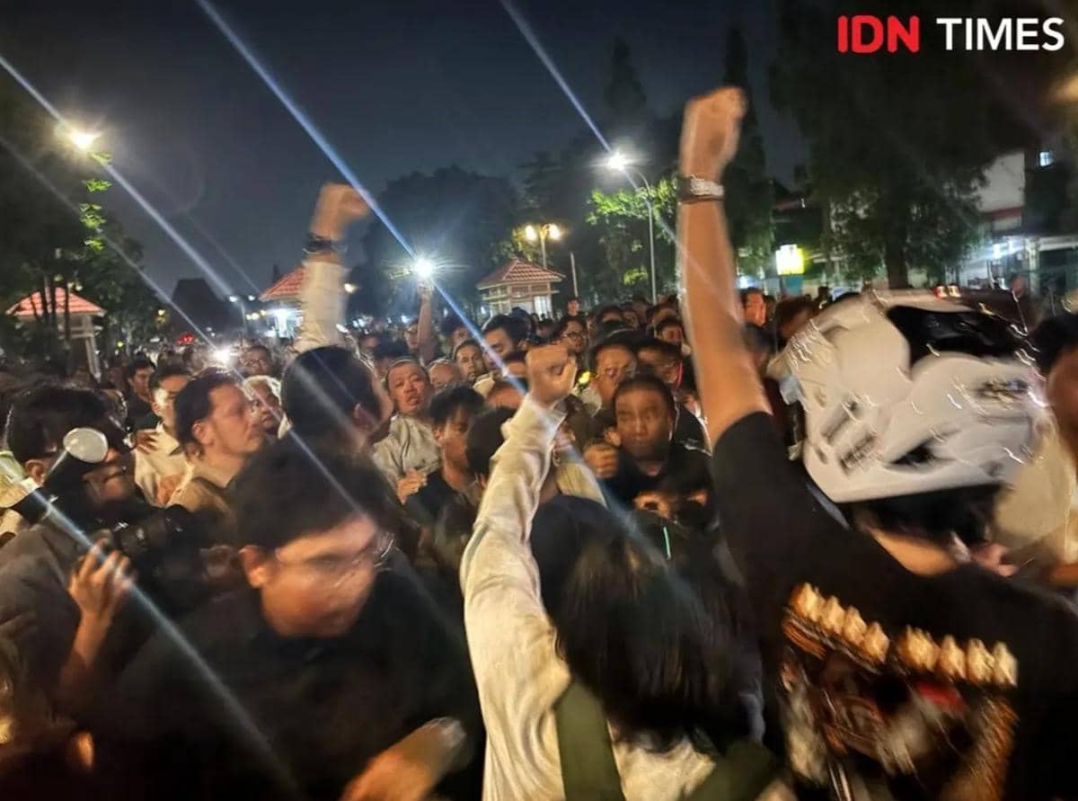 UGM, Pembubaran Dialog, Total Politik