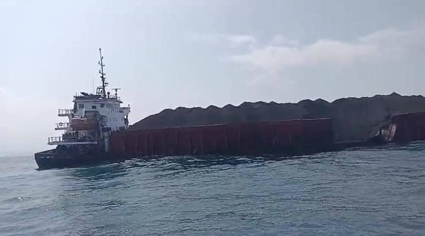 Kapal Muat 10 Ribu Ton Batu Bara Bocor di Sukabumi, Belasan ABK Dievakuasi