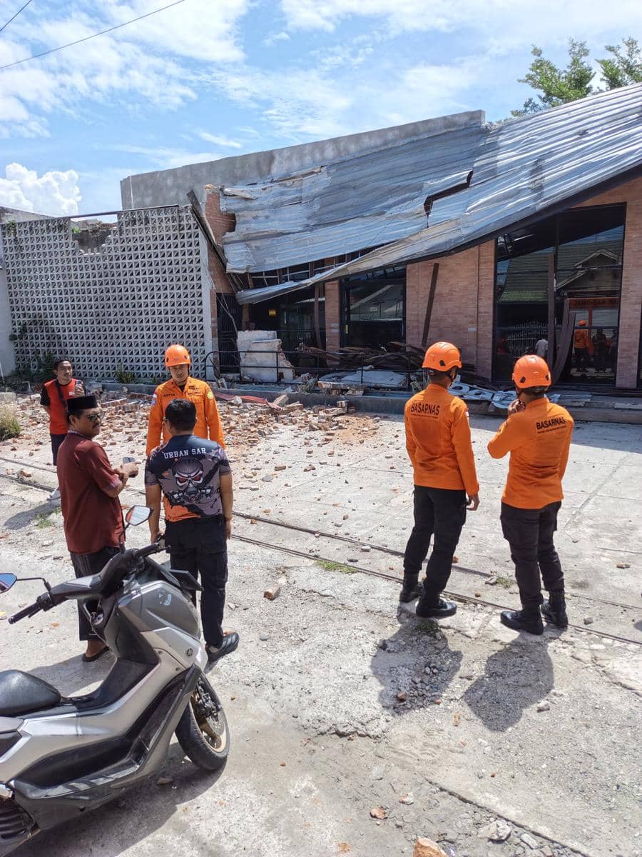 Salah satu bangunan yang terdampak gempa M 6,7 di Kota Palu, Sulawesi Tengah, Selasa (16/6/2026). Dok. Basarnas Palu