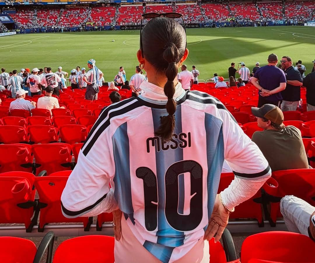 potret Jennifer Bachdim nonton pertandingan Argentina vs Aljazair di Piala Dunia 2026
