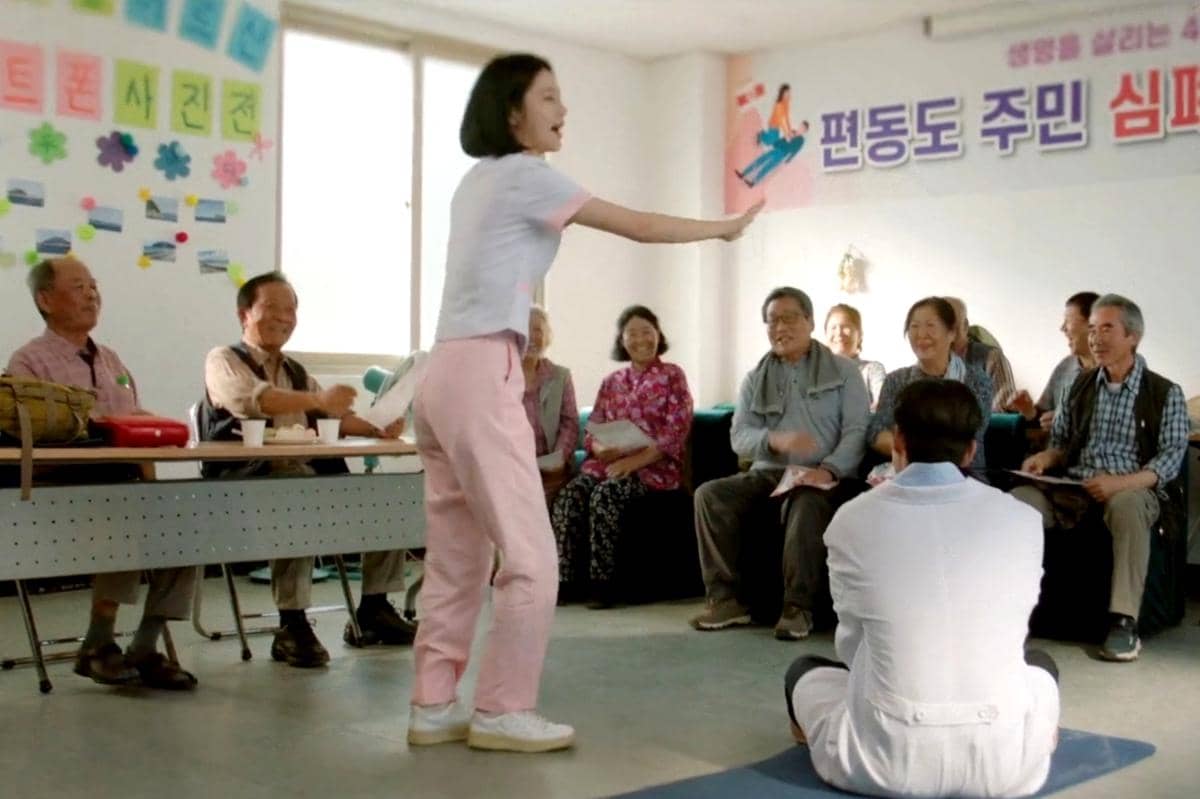 7 Bukti Kehangatan Warga Pyeondong di Drakor Doctor on the Edge