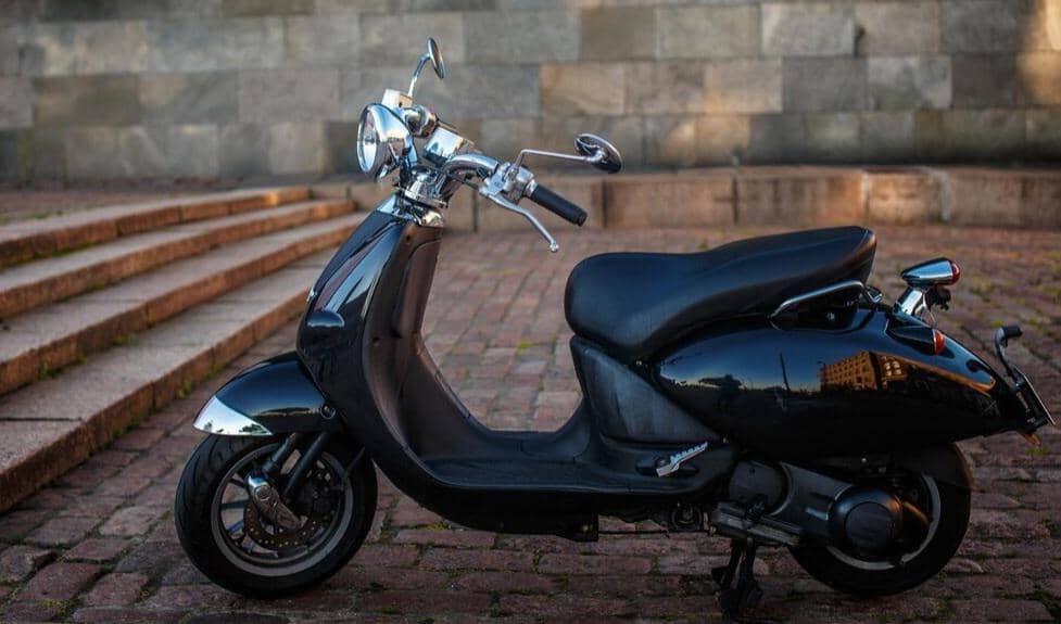 5 Alasan Pilih Motor Listrik daripada Motor Bensin, Mana Lebih Irit?
