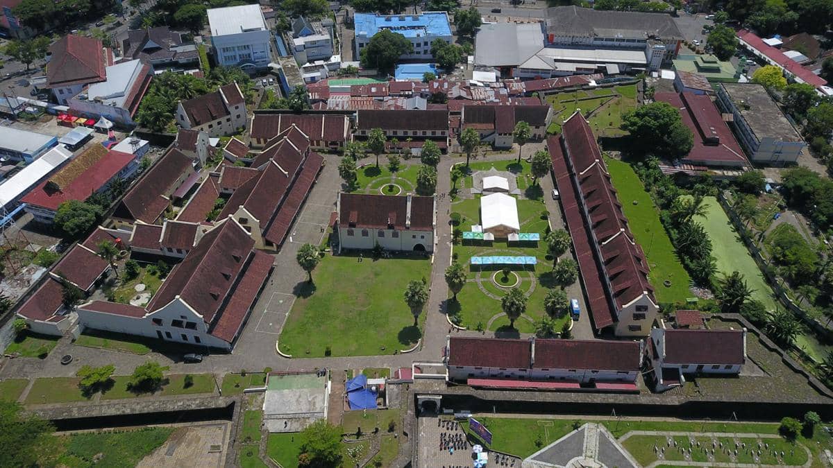 Suasana Benteng Fort Rotterdam, salah satu bangunan bersejarah di Kota Makassar, dari ketinggian.