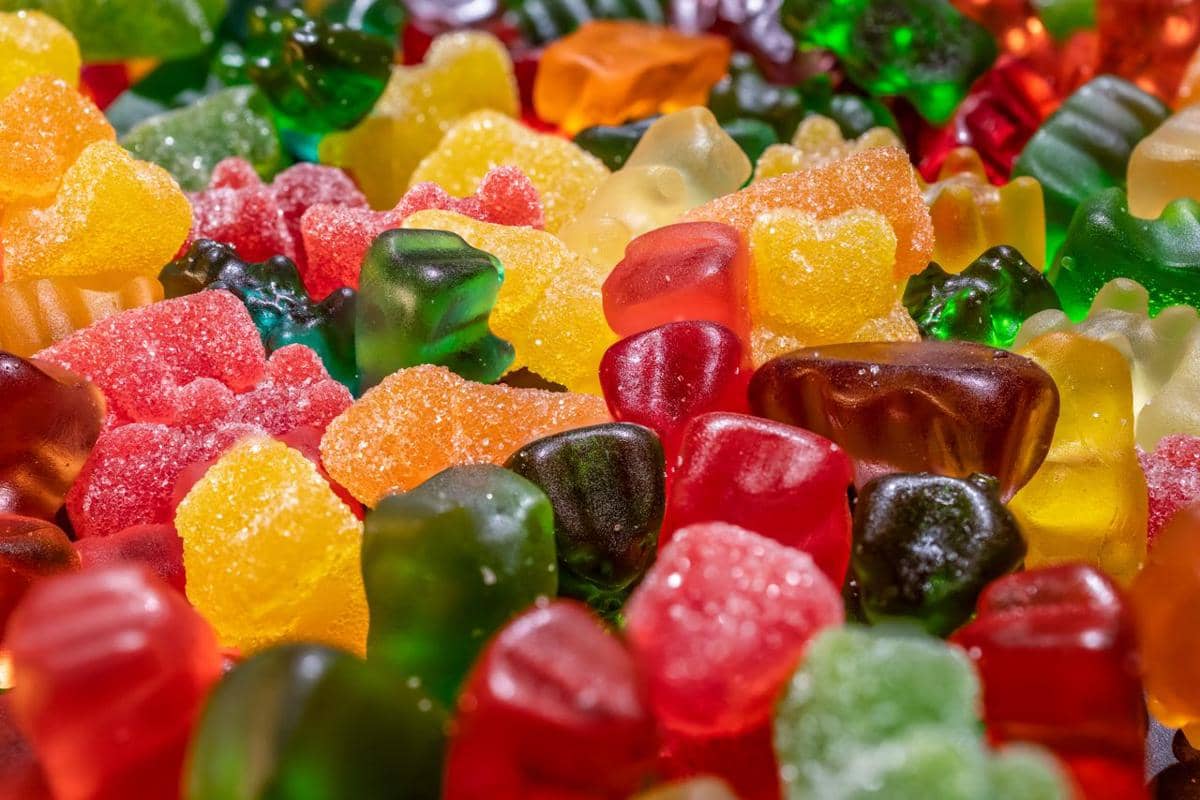 ilustrasi berbagai bentuk vitamin gummy 